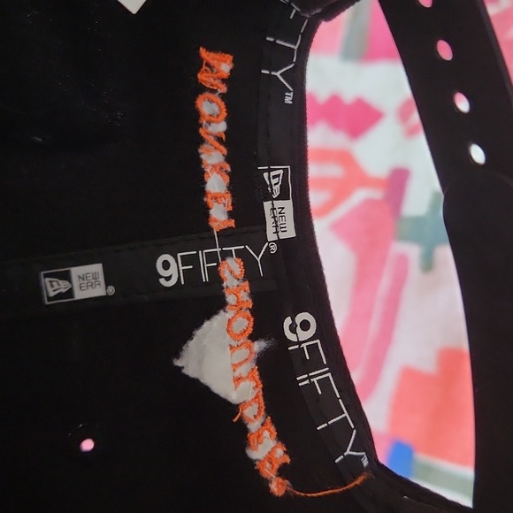 New Era Monkey shoulders Snapback - Picture 6 of 7